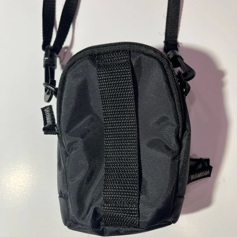 Case Logic Small black/dark green camera case with shoulder strap.